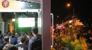 Mahalle yanarken onlar derbiyi izledi