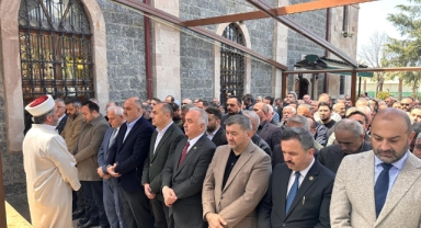 Okul Saldırılarında Hayatını Kaybedenler İçin Giresun'da Gıyabi Cenaze Namazı Kılındı
