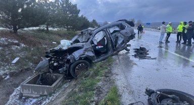 Peş peşe meydana gelen iki trafik kazasında 1 kişi öldü, 3 kişi yaralandı