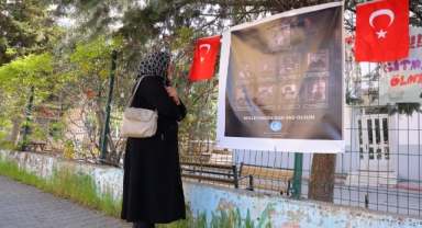 Saldırının yaşandığı okul önünde Kur’an-ı Kerim okuyup gözyaşı döktü
