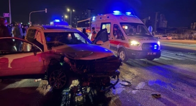 SUV araç ile otomobil çarpıştı: 3’ü ağır 4 yaralı