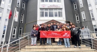 Tıp fakültesi öğrencilerinden huzurevine ziyaret