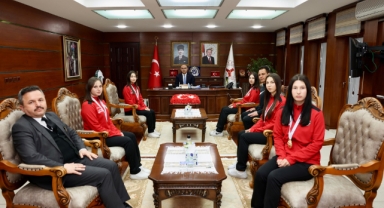 Türkiye Şampiyonu Sporculardan Vali Koç’a Ziyaret 