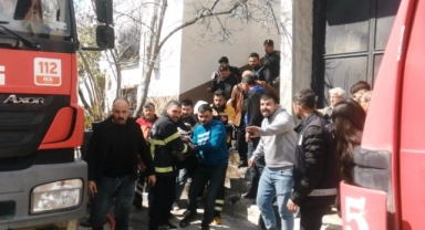 Yangından komşusunu kurtarmak isterken canından oldu