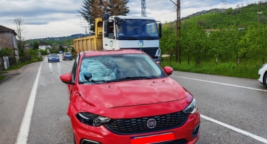 Yolun karşısına geçerken otomobilin çarptığı yaya ağır yaralandı