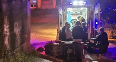  3 tekerlekli motosikletin istinat duvarına çarptığı kazada sürücü ağır yaralandı