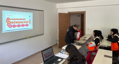 AFAD’dan Yağlıdere’de Öğrencilere Afet Farkındalık Eğitimi
