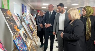 Espiye'de Öğrencilerden Akrilikten Ebruya Renkli Sergi