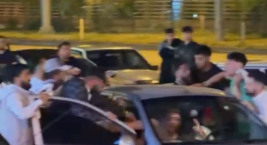 Araçtaki 2 kişiyi böyle darbettiler