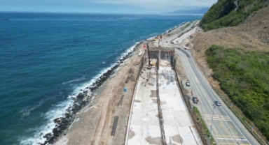 Artvin'de 4 kişinin hayatını kaybettiği Karadeniz Sahil Yolu üzerindeki heyelan bölgesinde tünel çalışması sürüyor
