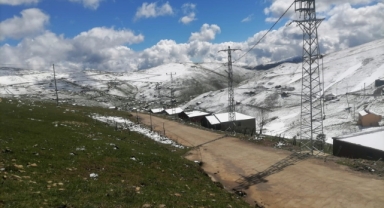 Doğu Karadeniz yaylalarına kış geri geldi!