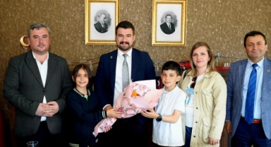 Eğitimciler ve Öğrencilerden Başkan Ayyıldız'a Ziyaret