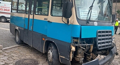 Freni boşalan dolmuş tarihi çarşıda dehşet saçtı