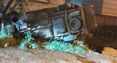 Giresun'da freni boşalan araç apartman boşluğuna düştü!