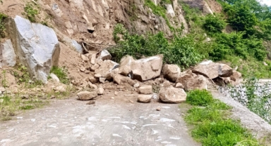 Giresun'da heyelan mesaisi: Ekipler gece gündüz sahada!