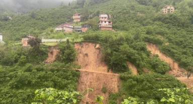 Giresun'da heyelan nedeniyle 11 ev boşaltıldı!