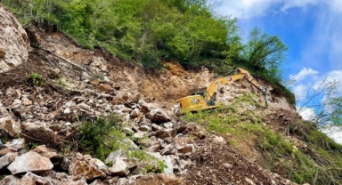 Giresun'da Köy Yollarına Taş Ocağı Takviyesi