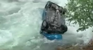 Giresun'da otomobil dereye uçtu: Karı-koca hayatını kaybetti
