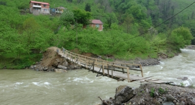 Giresun’da Tehlike Saçan Köprü! Düşen de Var, Ölen de
