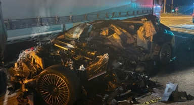 Giresun'da tıra çarpan otomobilin sürücüsü hayatını kaybetti!
