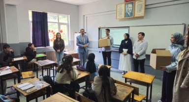 Giresun Üniversitesi Öğrencilerinden Anlamlı Kitap Bağışı