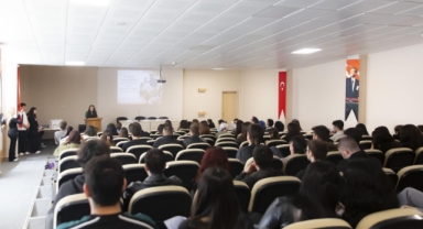 GRÜ'de Yabancı Dil Eğitimine Yeni Yaklaşımlar Masaya Yatırıldı