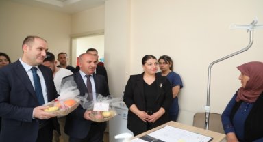 Hastanede 213 yıllık vakıf geleneği olarak hastalara meyve ikramı yapıldı