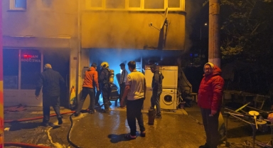 İş yeri çıkan yangında kullanılmaz hale geldi