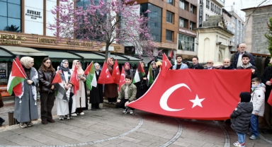 İsrail'in Küresel Sumud Filosu'na saldırısı Giresun'da protesto edildi