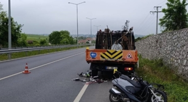 Kamyonete arkadan çarpan motosikletin sürücüsü öldü