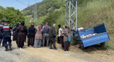 Kontrolden çıkan tarım aracı devrildi: 5 yaralı