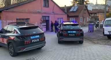 Nafaka anlaşmazlığı yüzünden eşinin evine kurşun yağdıran koca yakalandı
