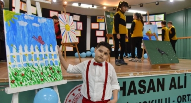 Otizmin renkleri Giresun'da tuvale yansıdı