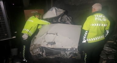 Otomobil 50 metreden şarampole uçtu: 2 kişi araçtan atlayarak kurtuldu