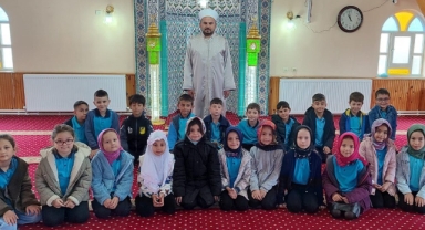 Piraziz'de Minik Öğrencilerden Maden Mahalle Camii’ne Anlamlı Ziyaret