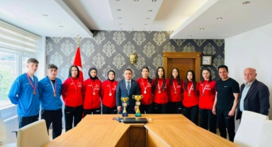 Şampiyon Raftingcilerden Kaymakam Kavanoz’a Ziyaret