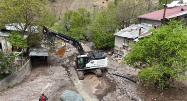 Şebinkarahisar'da Sağanak Sonrası Dere Islah Çalışması