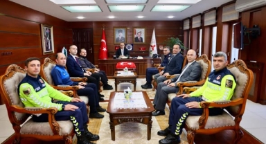 Vali Mustafa Koç’tan Trafik Personeline Başarı Belgesi