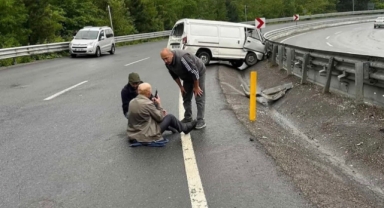 Yağmur Kazayı Getirdi:  Sürücü Camdan Fırladı!