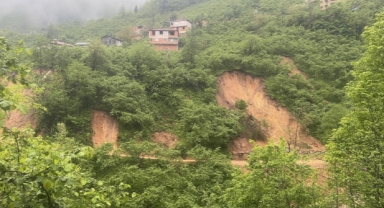 Giresun'da heyelan nedeniyle 22 ev boşaltıldı!