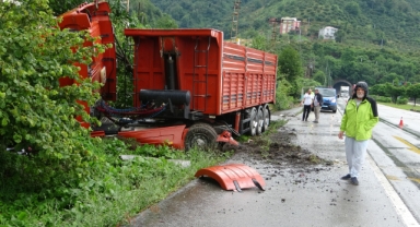 Giresun'da Kontrolden Çıkan Kum Yüklü Kamyon Evin Bahçesine Daldı!