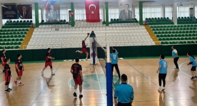 Giresun'da Kurumlar Arası Voleybol Liginde İkinci Etap Heyecanı Başladı