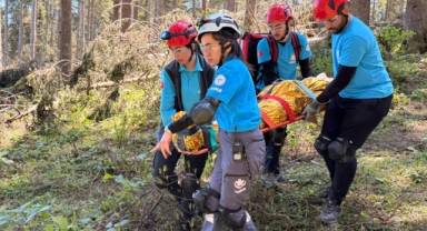 Giresun'da UMKE gönüllüleri ormanda arama kurtarma tatbikatı yaptı