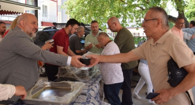 Giresun'da vatandaşlara aşure ikram edildi
