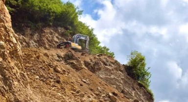 Giresun İl Özel İdaresinden Hafta Sonu Mesaisi: Yağmurca'da Asfalt Altyapı Çalışmaları
