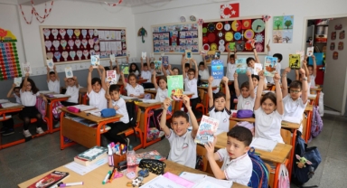 Giresun Valisi Koç'tan Kitap İsteyen Öğrencilere Anlamlı Bayram Hediyesi