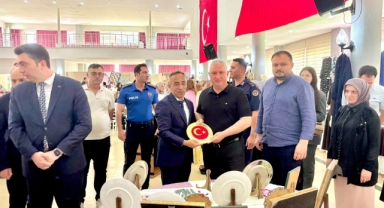 Güce'de Kursiyerlerin El Emeği Nakış ve Giyim Eserleri Sergilendi