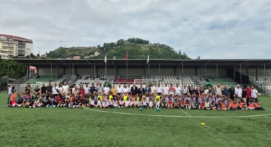 İl Milli Eğitim Müdürü Tokgöz'den Minik Futbolcuların Bahar Şenliği Turnuvasına Ziyaret