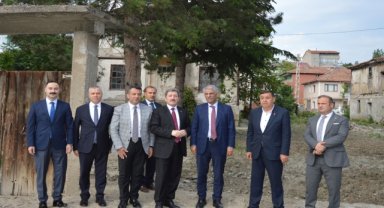 Kültür ve Turizm Bakan Yardımcısı Alpaslan, Havza ilçesinde selde zarar gören konakları inceledi