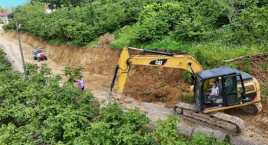 Maden Mahallesi Boştepe Mevkii'nde Yol Genişletme Çalışmaları Devam Ediyor